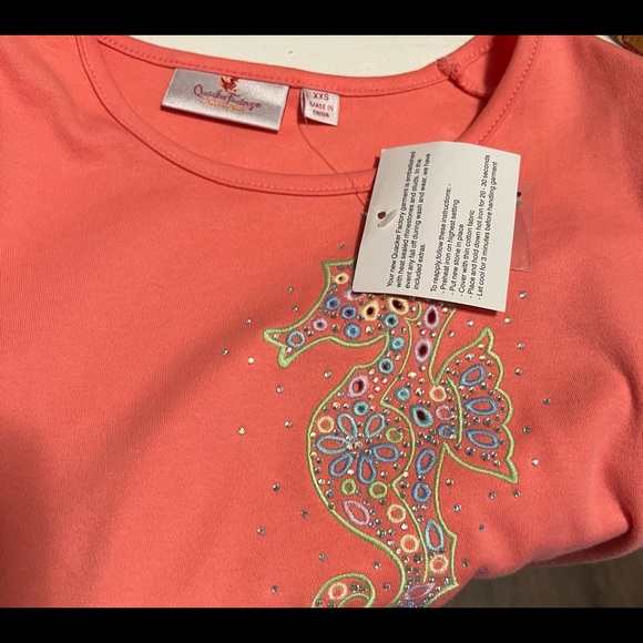 QUAKER FACTORY EMBROIDERED AND CRYSTAL TEE - Picture 2 of 8